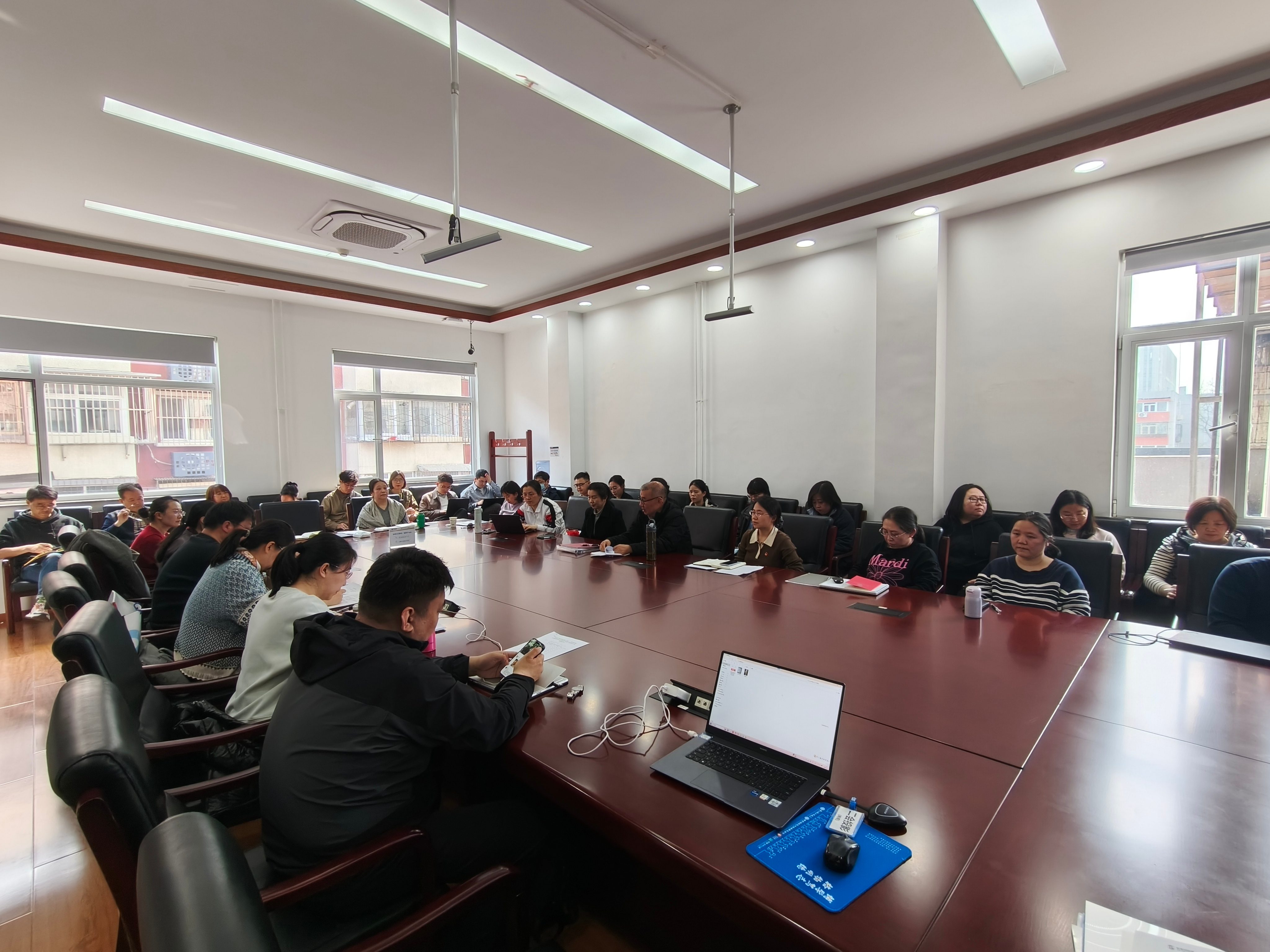 公管学院教工党支部组织召开党员